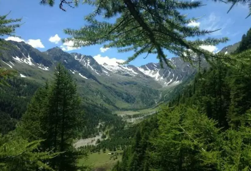 Aamiaismajoitus (B&B) Medieval Hamlet Malpertus