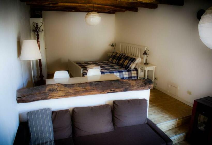 ベッドアンドブレックファースト Medieval Hamlet Malpertus