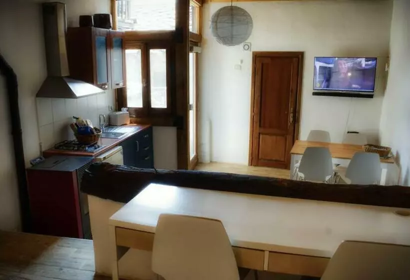 Aamiaismajoitus (B&B) Medieval Hamlet Malpertus