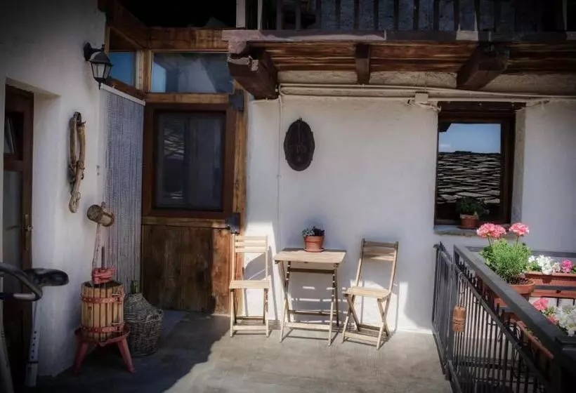 Aamiaismajoitus (B&B) Medieval Hamlet Malpertus