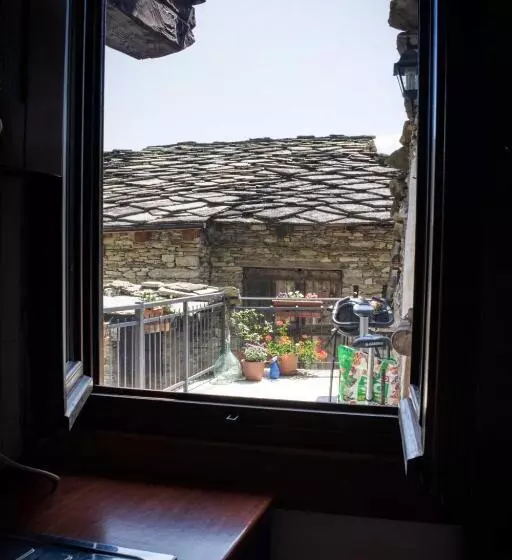 Aamiaismajoitus (B&B) Medieval Hamlet Malpertus