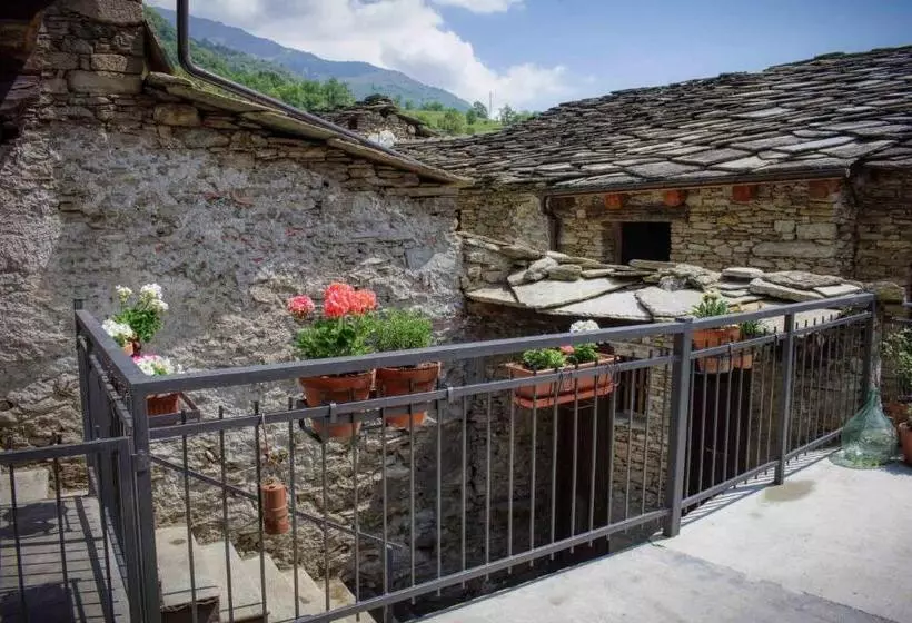 Aamiaismajoitus (B&B) Medieval Hamlet Malpertus