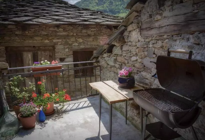 Aamiaismajoitus (B&B) Medieval Hamlet Malpertus