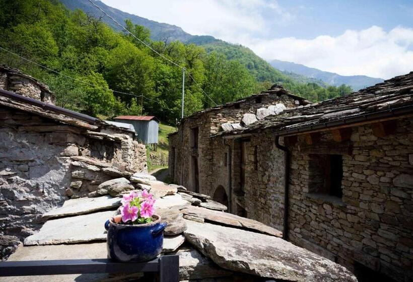 ベッドアンドブレックファースト Medieval Hamlet Malpertus