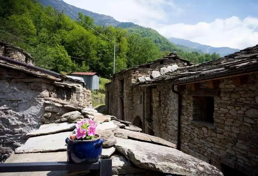 Aamiaismajoitus (B&B) Medieval Hamlet Malpertus