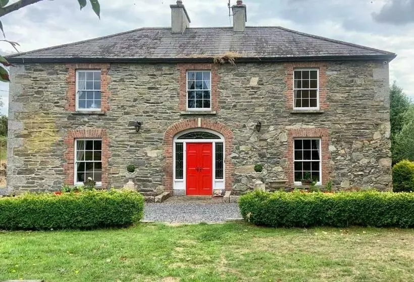 تختخواب و صبحانه Lacken Millhouse And Gardens