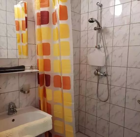 ホテル Pension Horvath