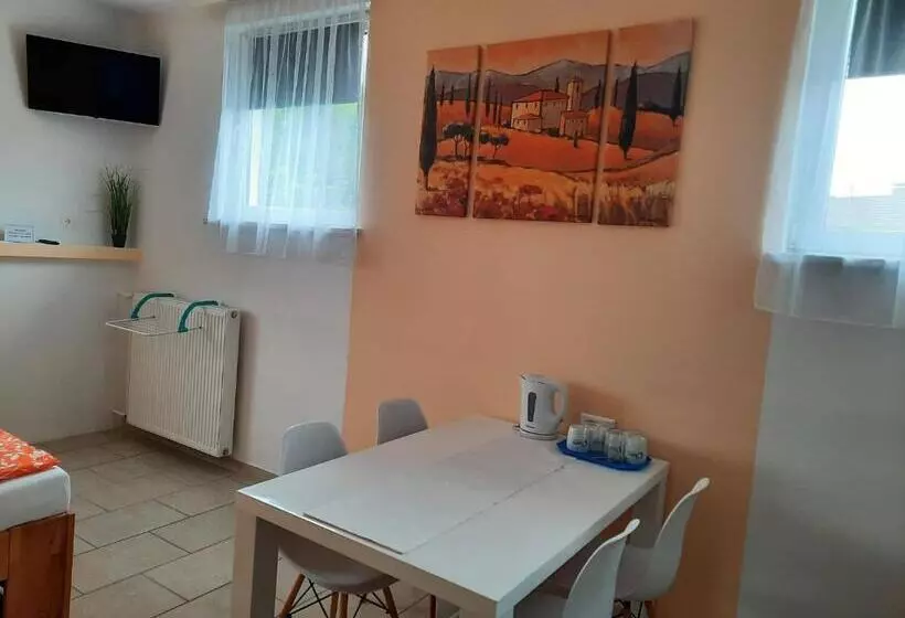 ホテル Pension Horvath