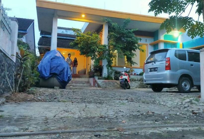 بنسيون Guest House Syari Ah Sekar Manganti Mitra Aqsa