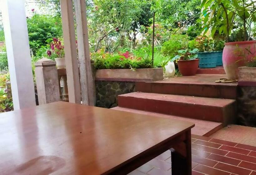 بنسيون Guest House Syari Ah Sekar Manganti Mitra Aqsa