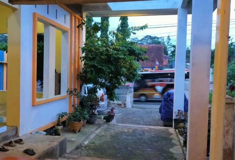 بنسيون Guest House Syari Ah Sekar Manganti Mitra Aqsa