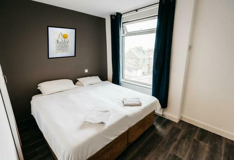 Cămin Mordon Bar And Lodge