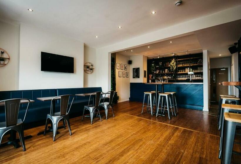 Cămin Mordon Bar And Lodge