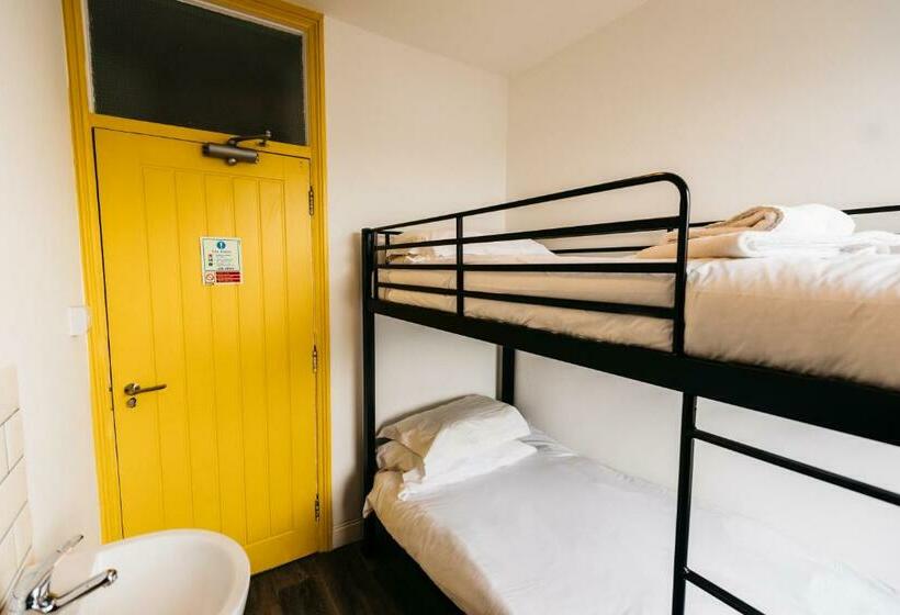 Cămin Mordon Bar And Lodge