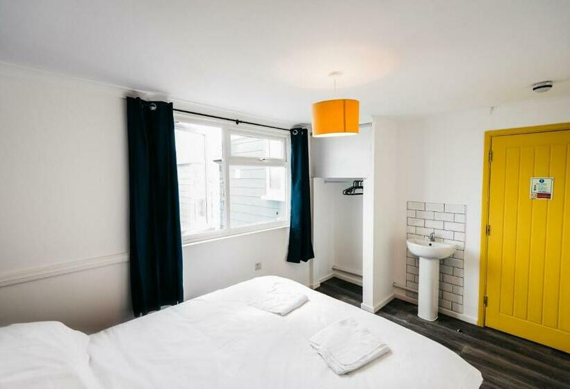 Cămin Mordon Bar And Lodge