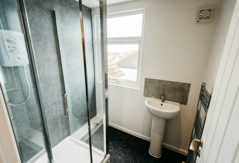 Cămin Mordon Bar And Lodge