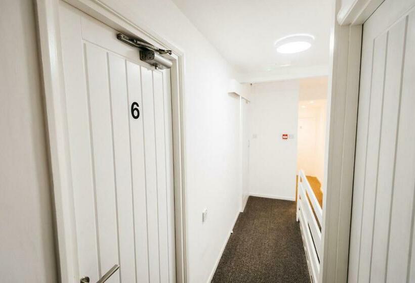 Cămin Mordon Bar And Lodge