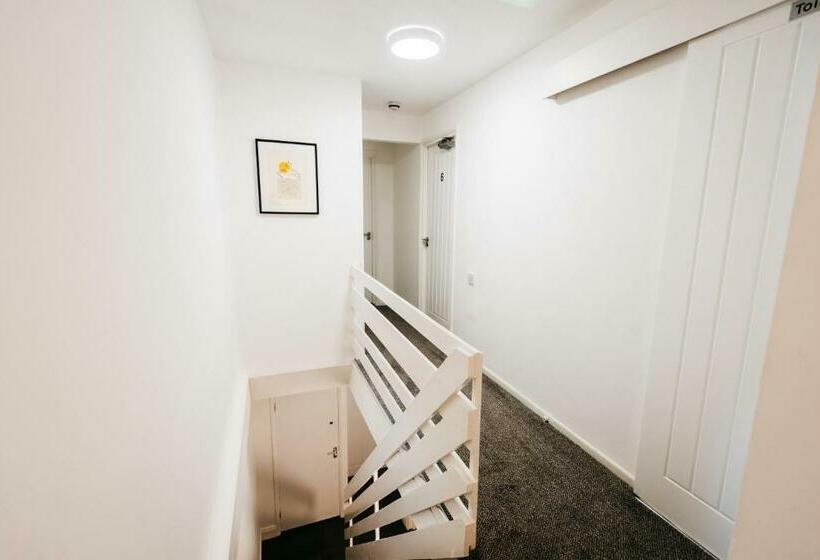 Cămin Mordon Bar And Lodge