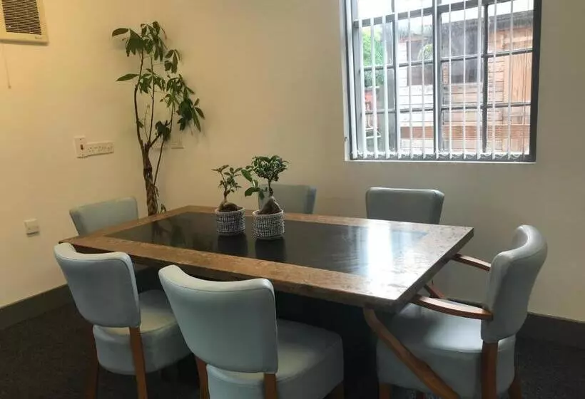 Kapselihotelli Ty R Bont Studios