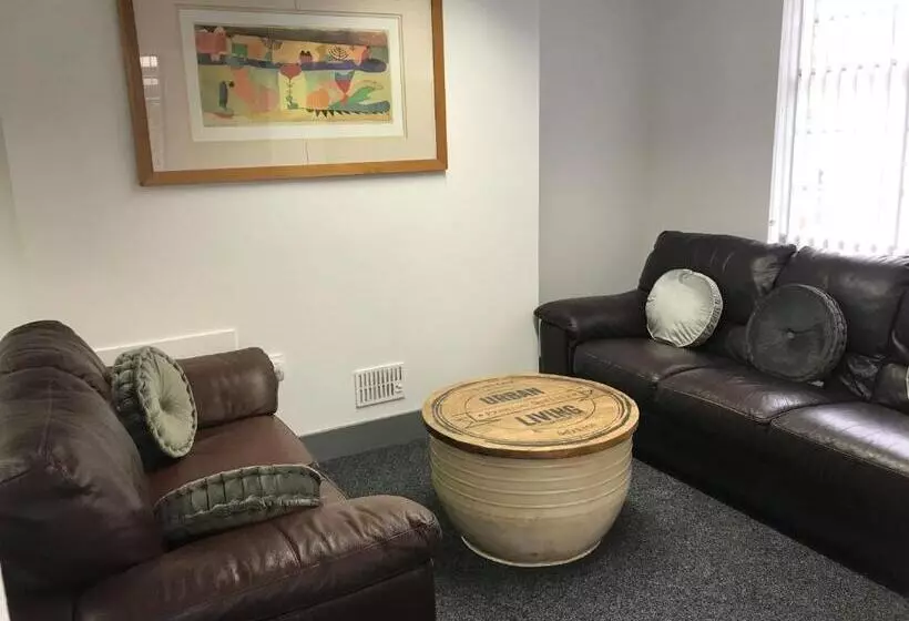 Kapselihotelli Ty R Bont Studios