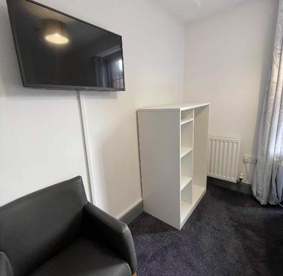 Капсульный Oтель Ty R Bont Studios