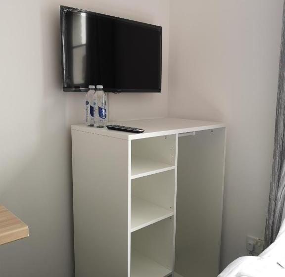 Капсульный Oтель Ty R Bont Studios