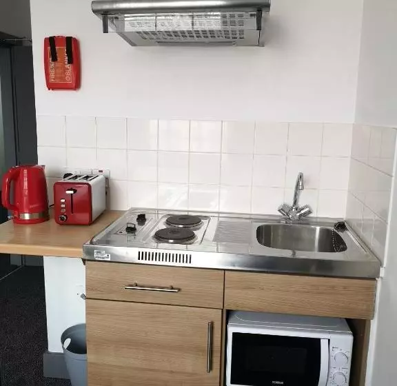 Kapselihotelli Ty R Bont Studios