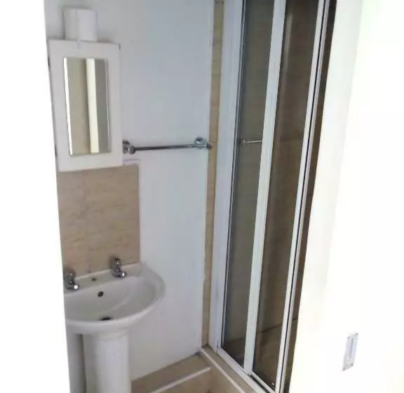 Hotelli Sandz Accomodation At 108