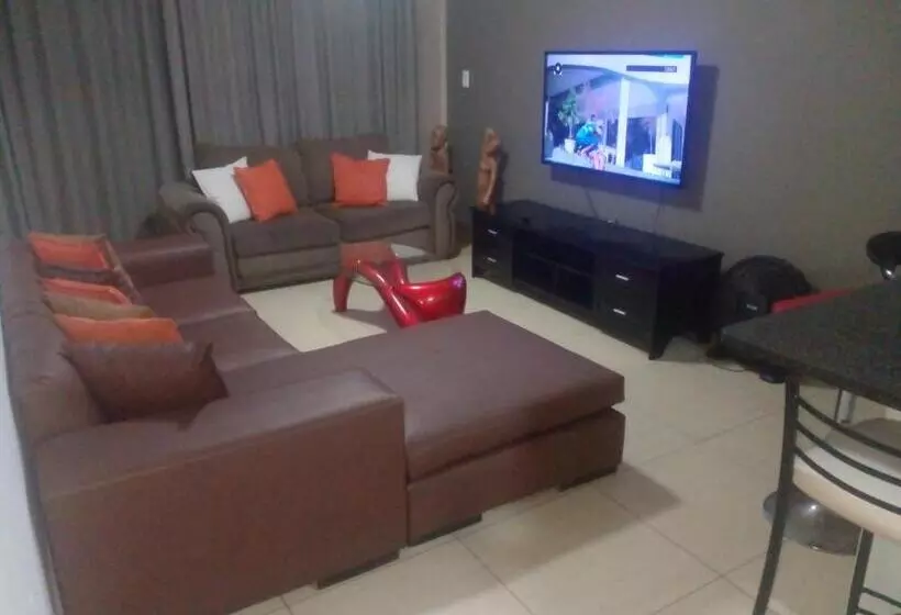 Hotelli Sandz Accomodation At 108