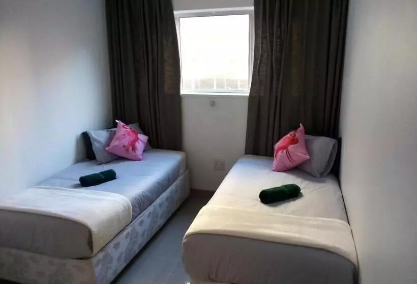 Hotelli Sandz Accomodation At 108