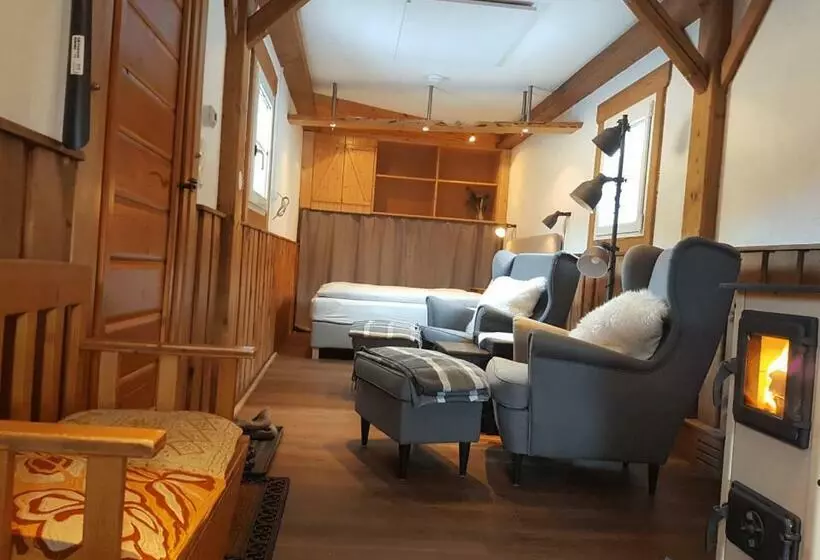 Majatalo Living Legends   Tiny House Auf Den Wiesen Der Edermühle