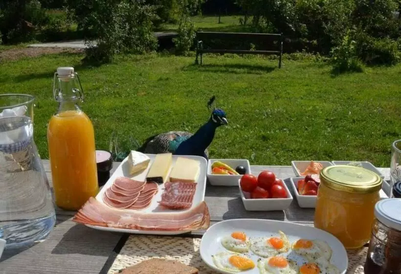 Majatalo Living Legends   Tiny House Auf Den Wiesen Der Edermühle