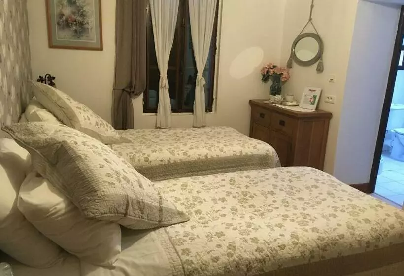 ベッドアンドブレックファースト Le Jardin De Rose 24 Feuillebert Romagne 86700