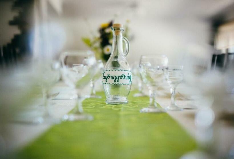 Gyöngyvirág Panzió