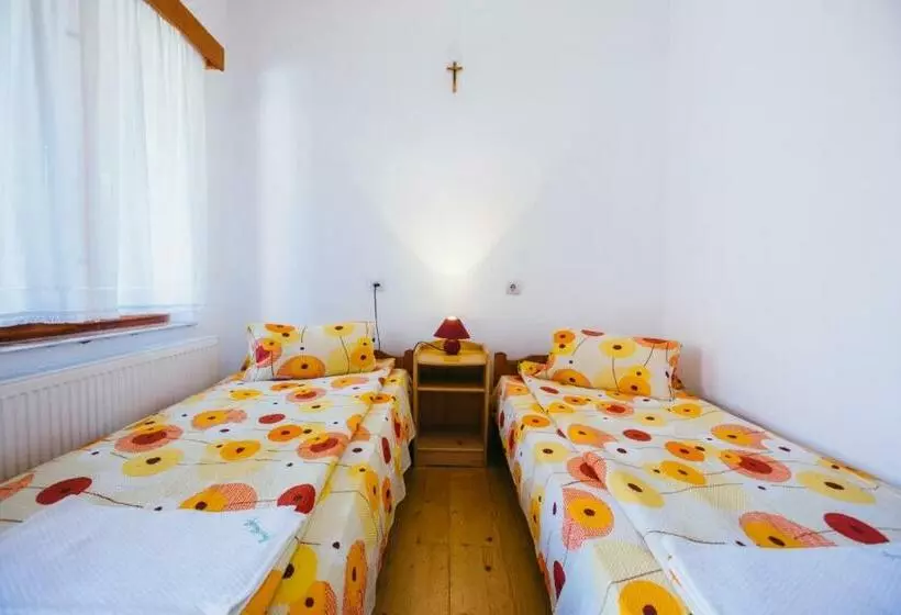 Gyöngyvirág Panzió