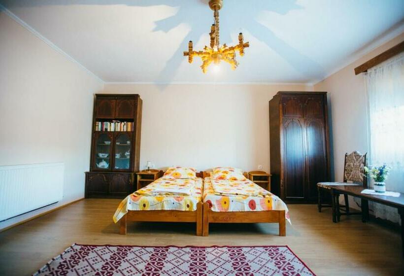 Gyöngyvirág Panzió