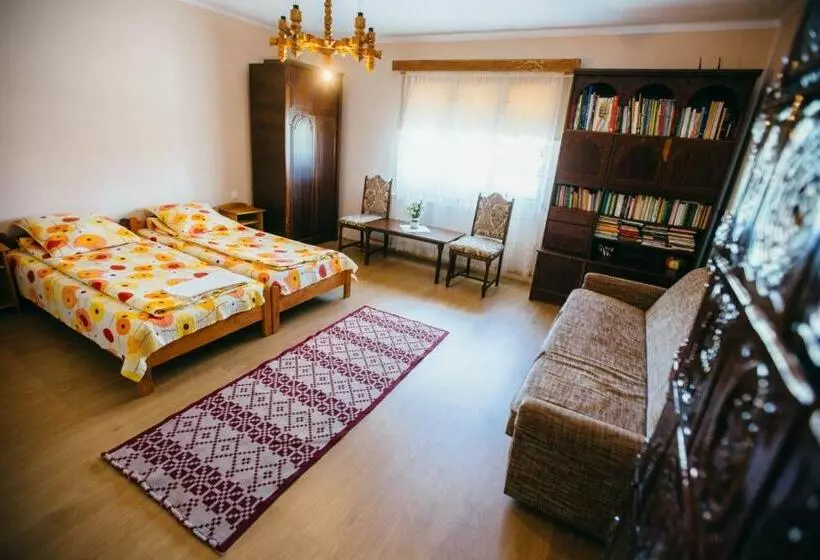 Gyöngyvirág Panzió