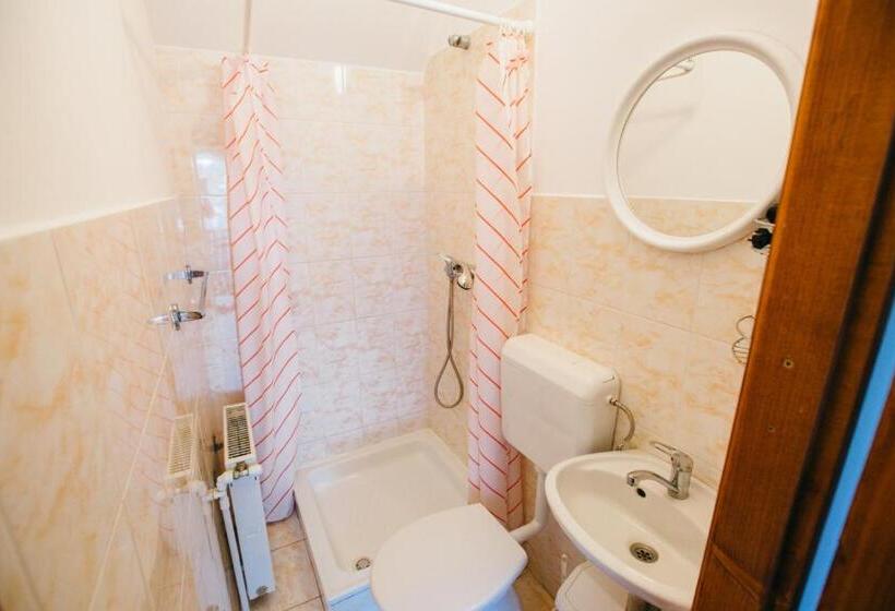 Gyöngyvirág Panzió