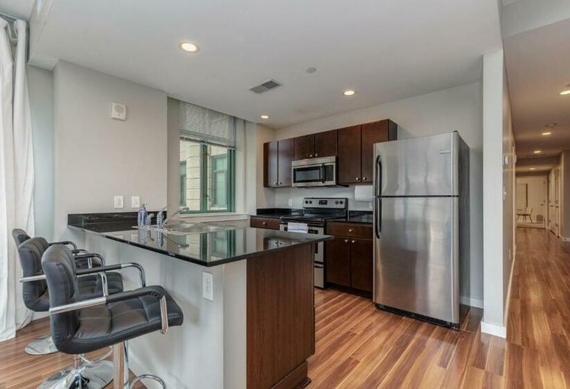 Park Pacific   Spacious Dt Apts With Free Parking By Zencity