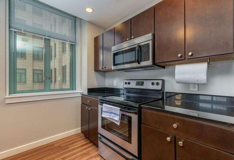 Park Pacific   Spacious Dt Apts With Free Parking By Zencity