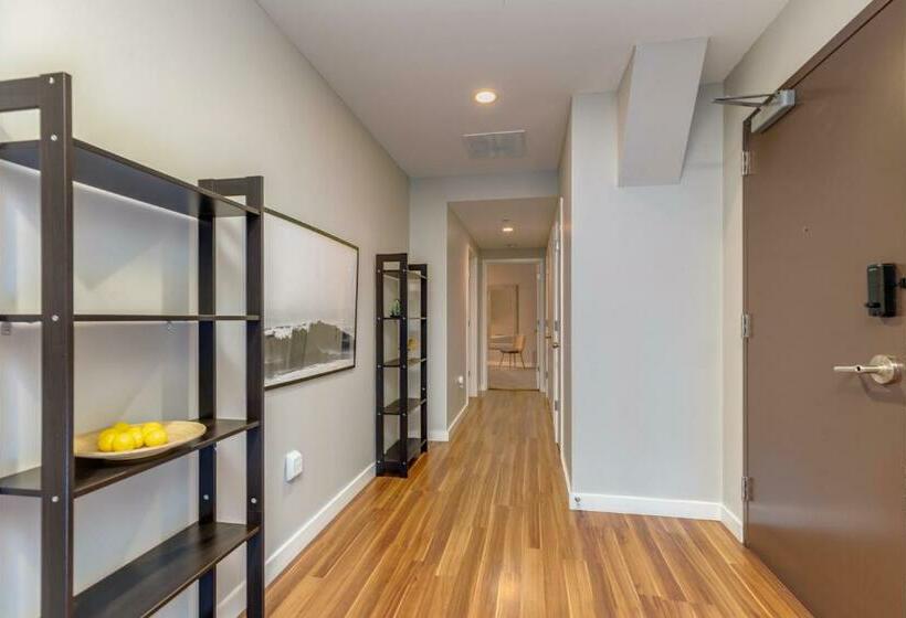 Park Pacific   Spacious Dt Apts With Free Parking By Zencity