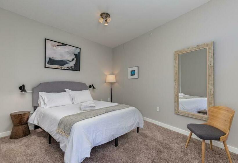 Park Pacific   Spacious Dt Apts With Free Parking By Zencity