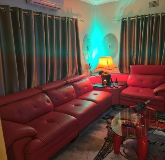 مبيت وإفطار Whitehouse Lodge Benoni