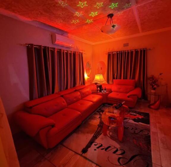 مبيت وإفطار Whitehouse Lodge Benoni