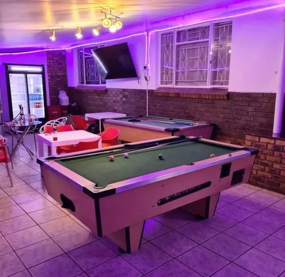 Aamiaismajoitus (B&B) Whitehouse Lodge Benoni