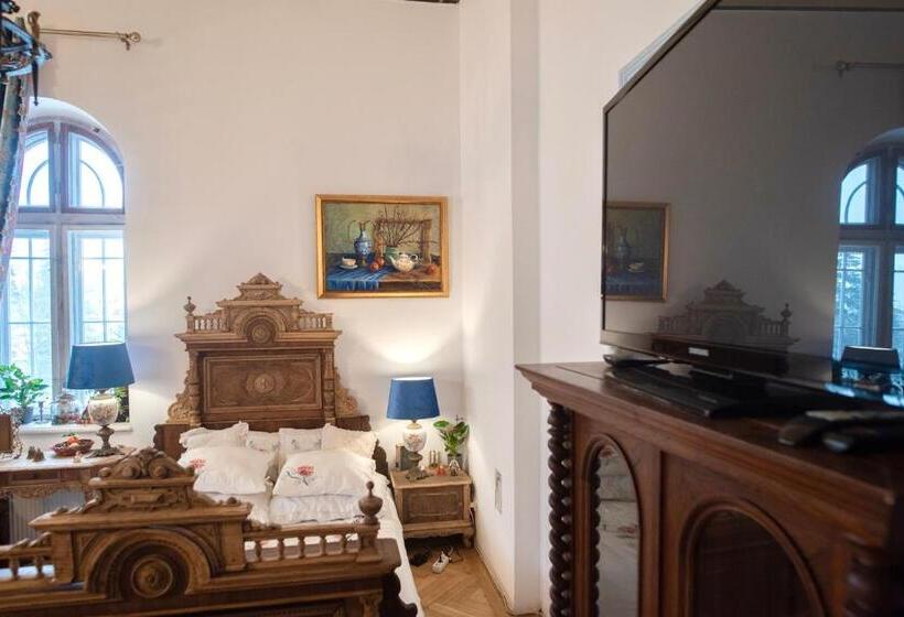 Royal Residence 1901