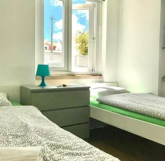 تختخواب و صبحانه Getwet Surfcamp