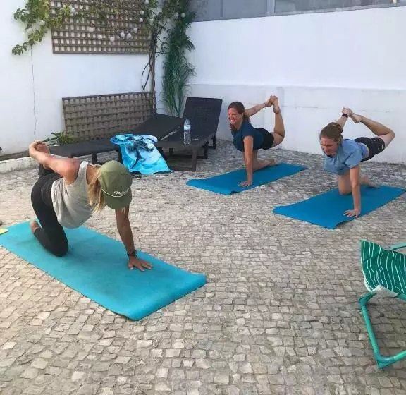 تختخواب و صبحانه Getwet Surfcamp