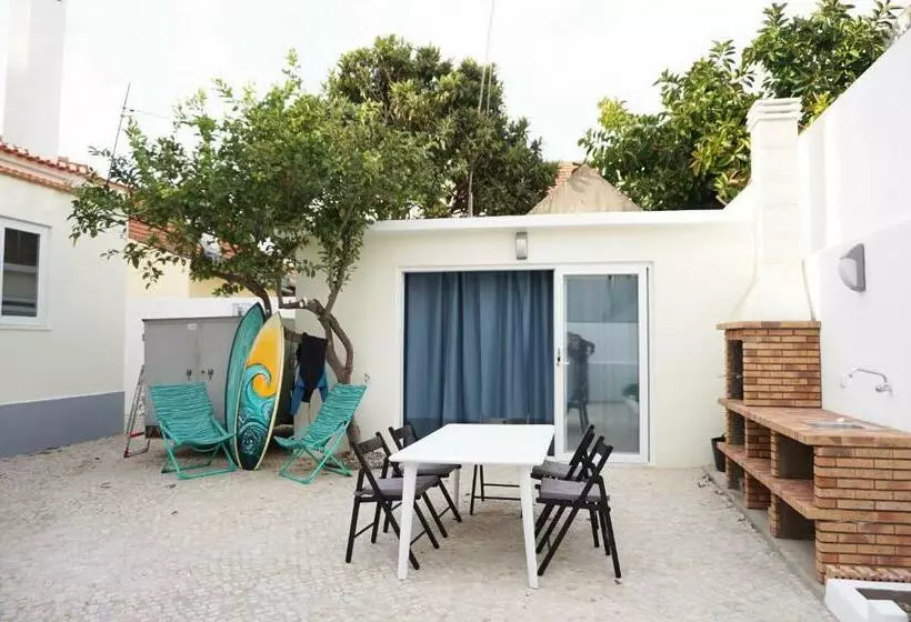 تختخواب و صبحانه Getwet Surfcamp