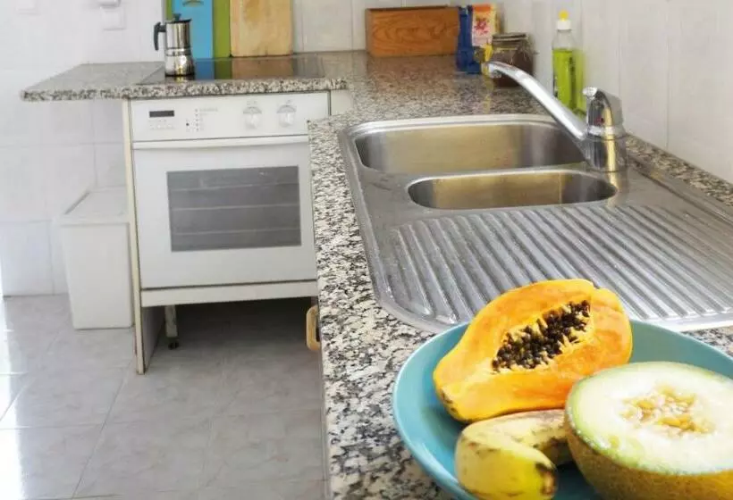 تختخواب و صبحانه Getwet Surfcamp